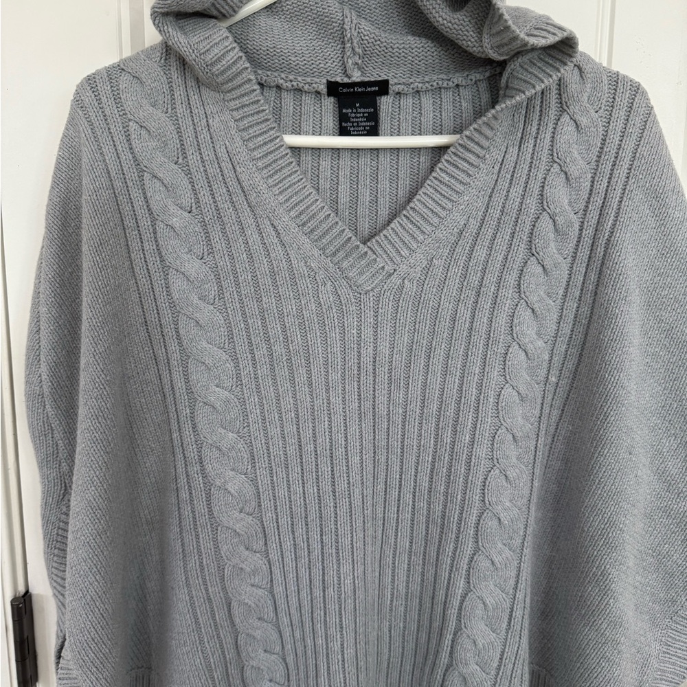 Calvin Klein women’s hooded  V-Neck Poncho sweater in Light Gray